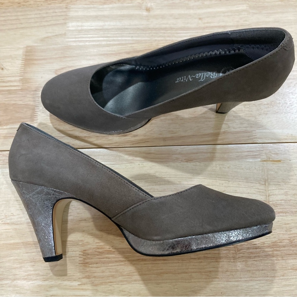 Bella Vita Taupe Suede Low Platform  Heels with Metallic Silver Detail Size 10W